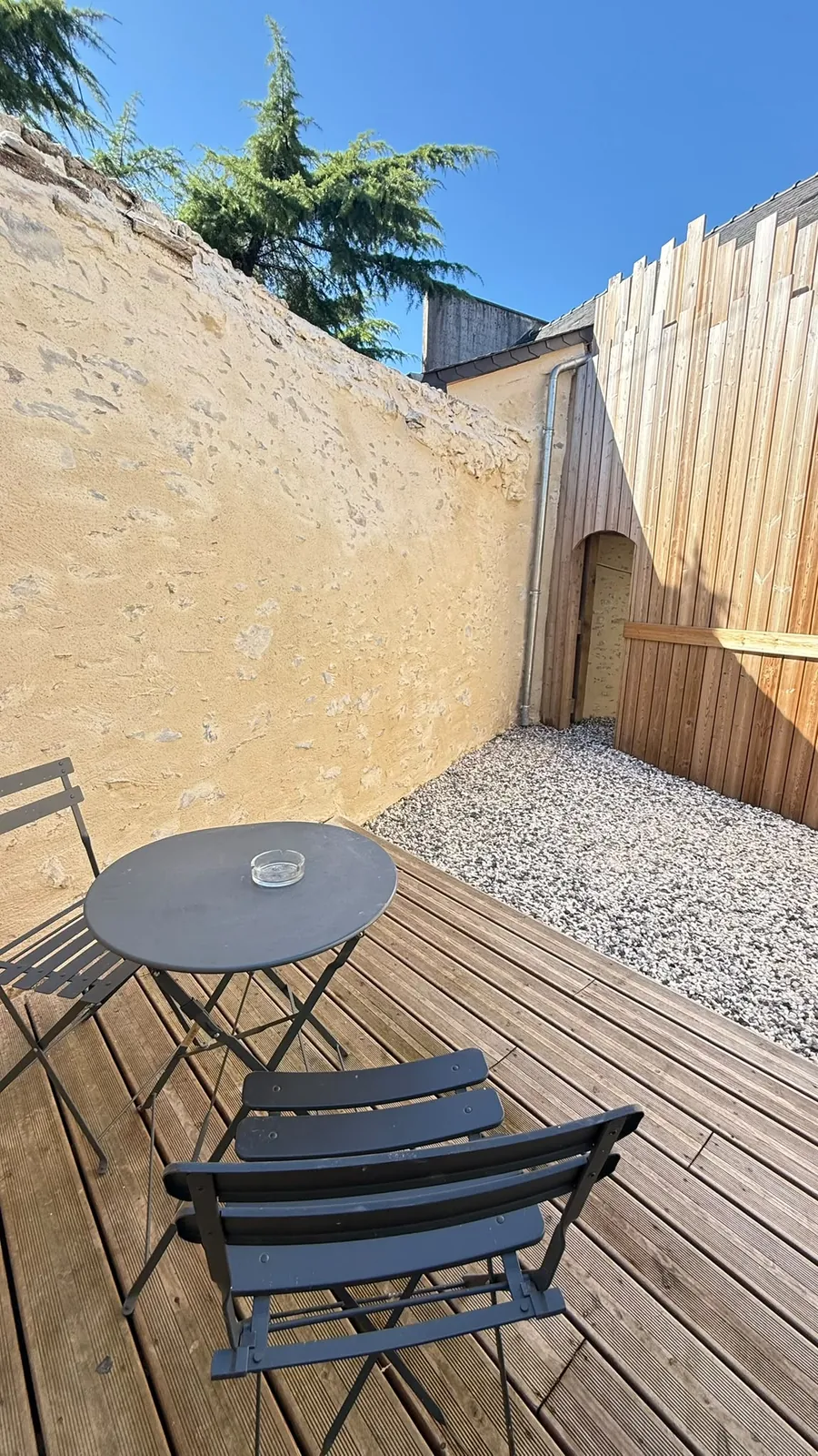 Mur en pierre enduit, pierres apparentes