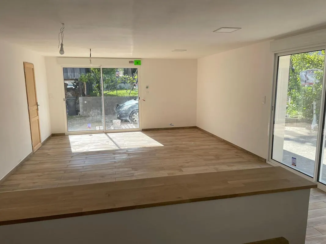 Sol pose sur une grande surface en enfilade, typique d'une longere