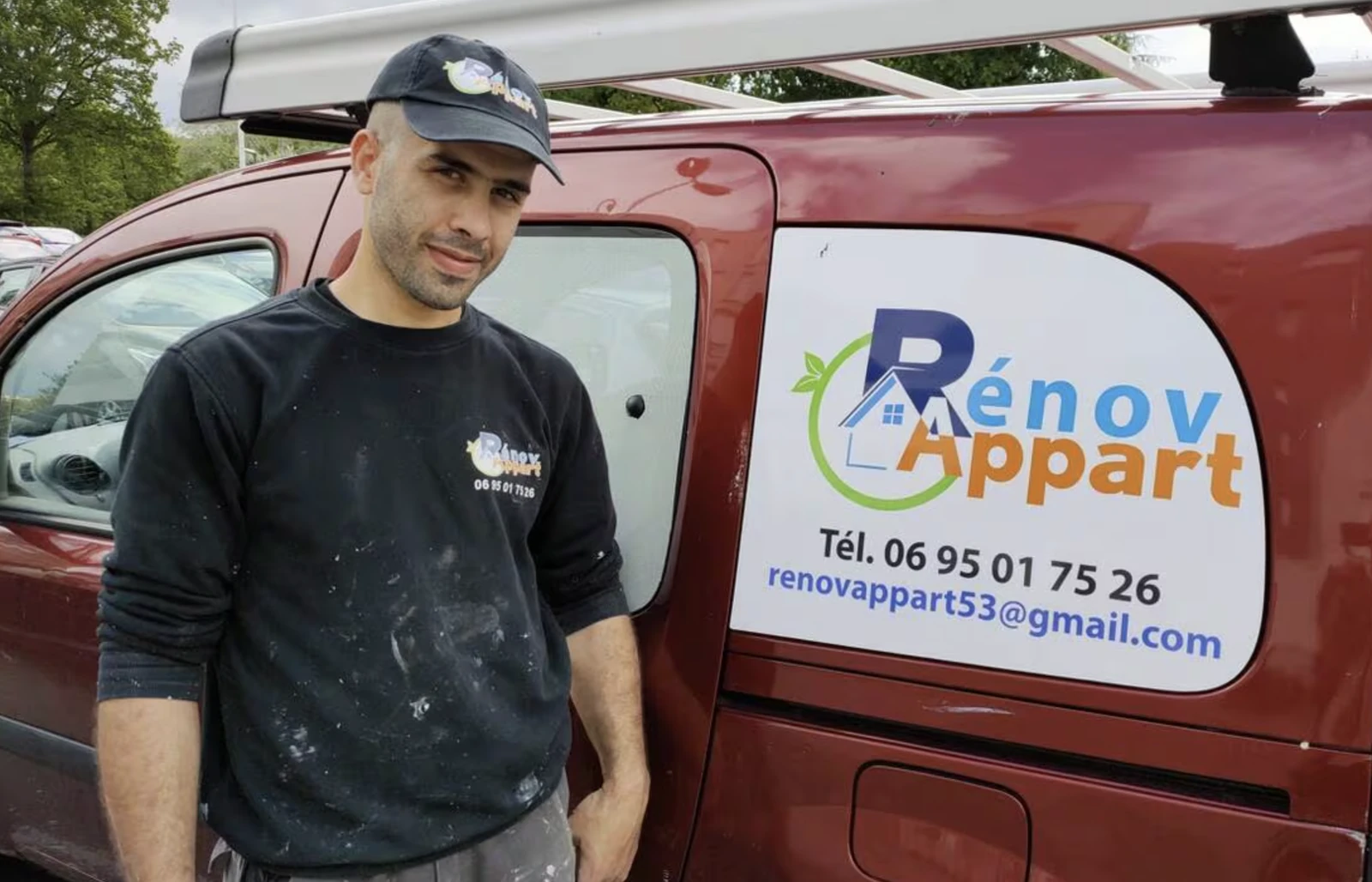 Emad Hafez, fondateur de Renov'Appart 53, sur un chantier
