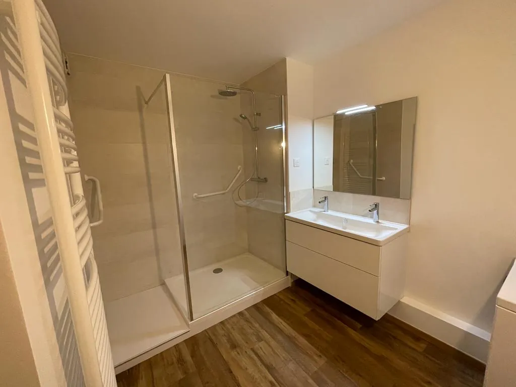 Salle d'eau creee a l'etage d'une maison de bourg